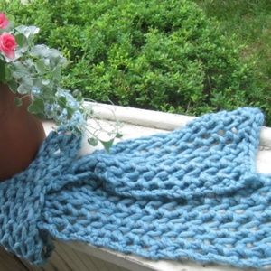 NWOT Hand knit bulky teal wool scarf